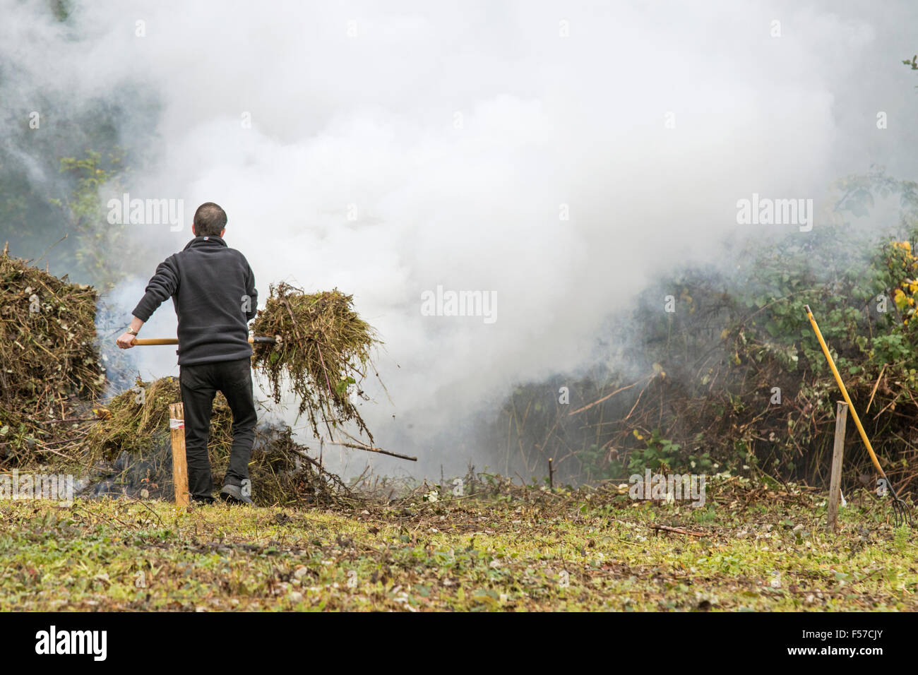 Autumn and the time for smoky garden fires, England, UK Stock Photo