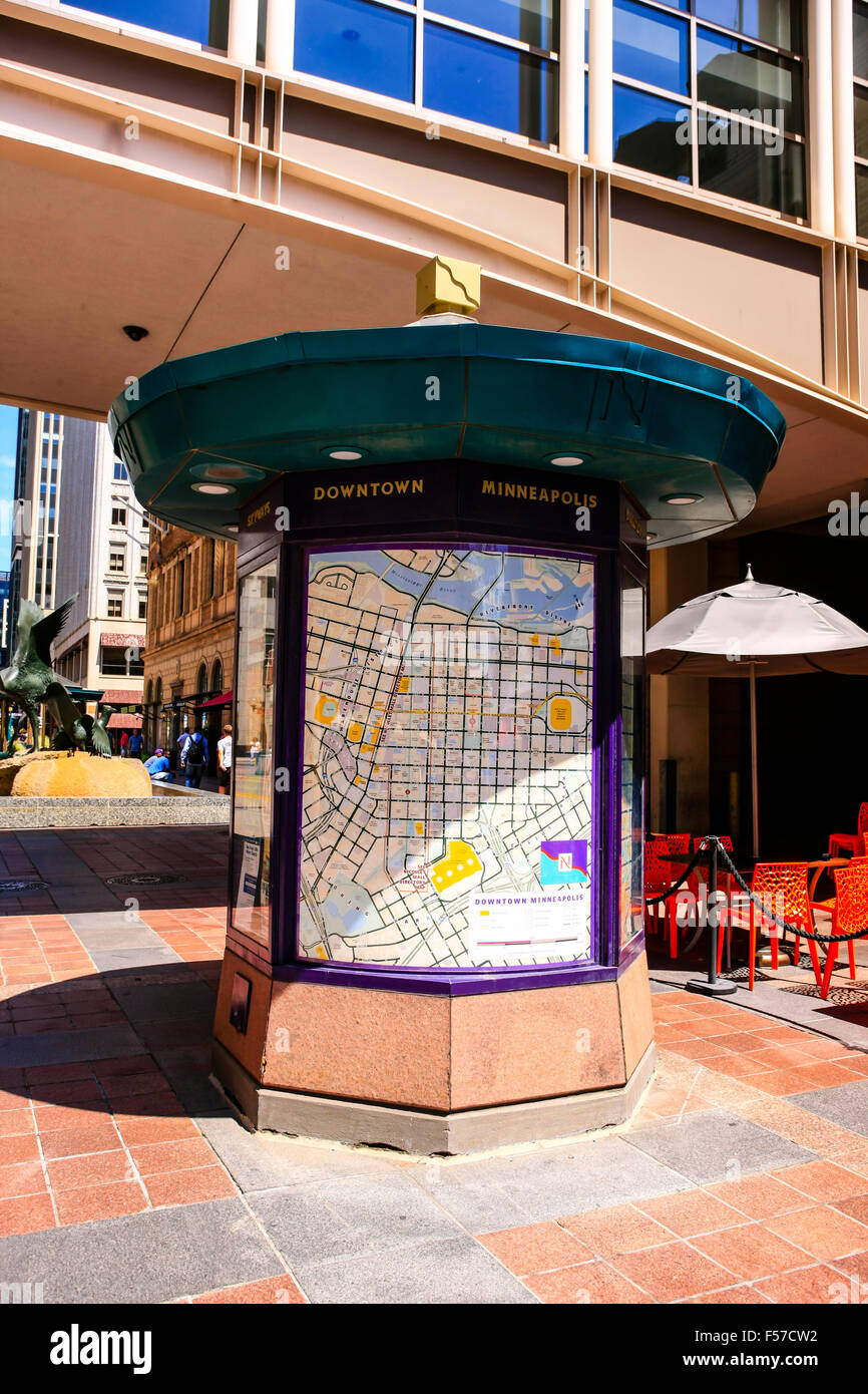 Kiosk map hi res stock photography - Downtown Minneapolis Visitor Information And Map Kiosk F57CW2