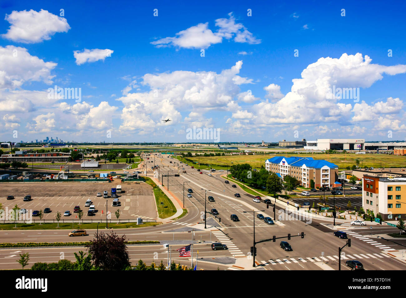 Minneapolis airport jet blue hi-res stock photography and images - Alamy