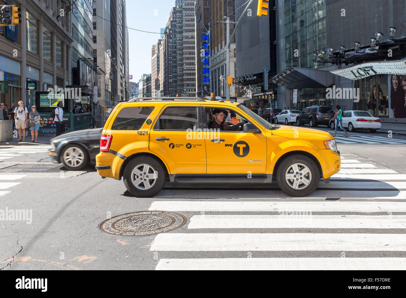 Yellow New York taxi or cab in Manhattan, New York, USA Stock Photo - Alamy