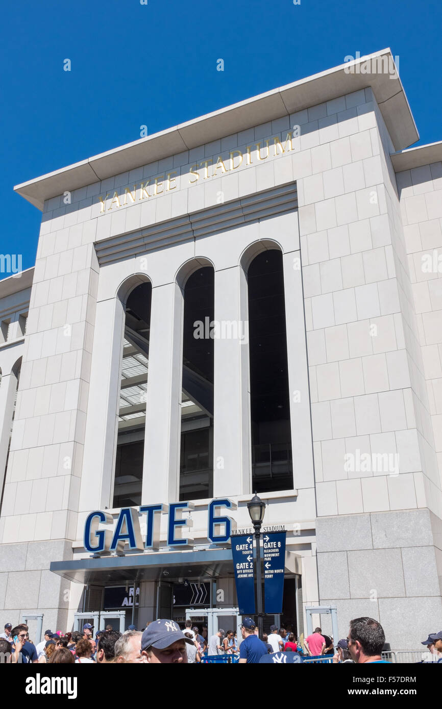 Fans outside Gate 6 entrance to Yankee Stadium Stock Photo Alamy