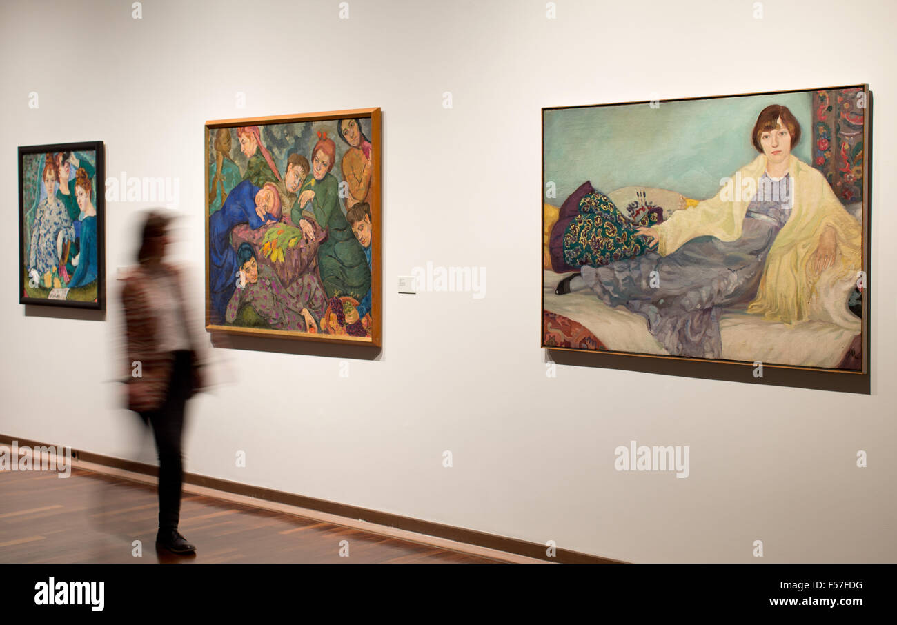 Bielefeld, Germany. 29th Oct, 2015. The pictures (L-R) 'In the Loge' (oil on canvas) and 'Dreams' (oil on canvas) by Helene Funk and 'Sister in the Studio' (R, oil on canvas, around 1913) by Jeanne Mammen can be seen in the Kunsthalle in Bielefeld, Germany, 29 October 2015. The exhibition 'Empathy and Abstraction. The Modern Era of Women in Germany' can be seen from 31 October 2015 until 28 February 2016. Photo: FRISO GENTSCH/dpa/Alamy Live News Stock Photo