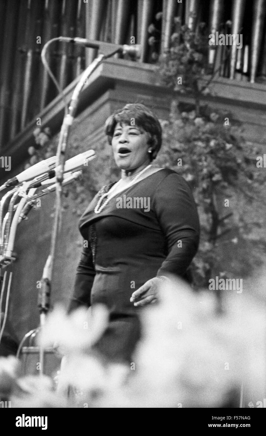 Bambi Preisverleihung im Herkules Saal der Münchner Residenz am 22. Januar 1967: Ella Fitzgerald. 24x36swNeg105 Stock Photo