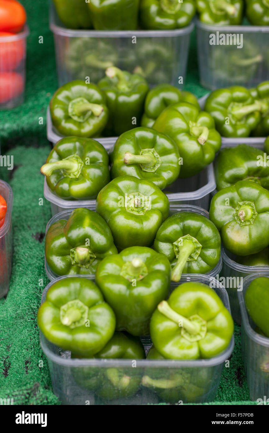 Green bell peppers hi-res stock photography and images - Alamy