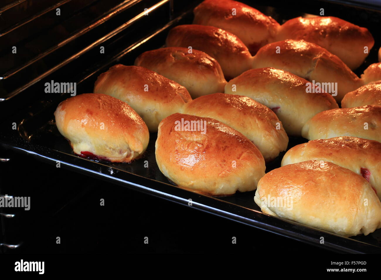 Inside bakery oven hires stock photography and images Alamy
