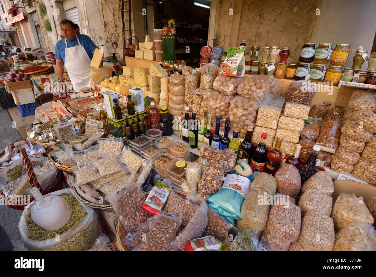 Market Stall, Ortygia, Syracuse, Province of Syracuse, Sicily, Italy Stock Photo