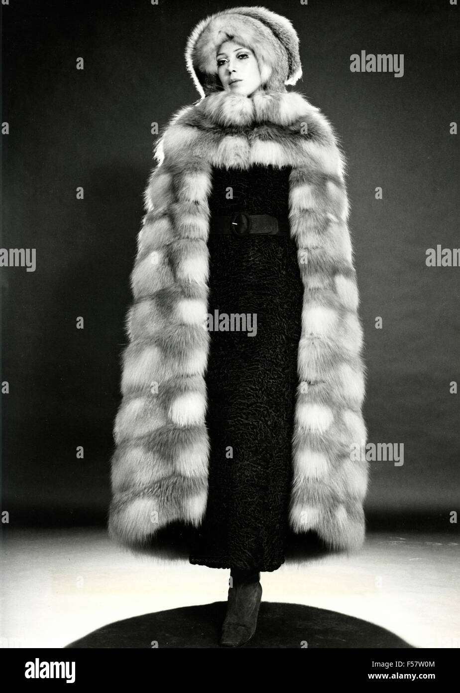 Model wearing a fur coat hi-res stock photography and images - Alamy