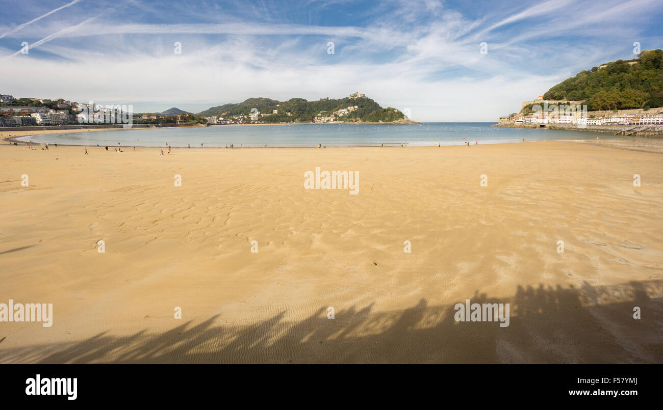 Beach scene san sebastian spain hi-res stock photography and images - Alamy