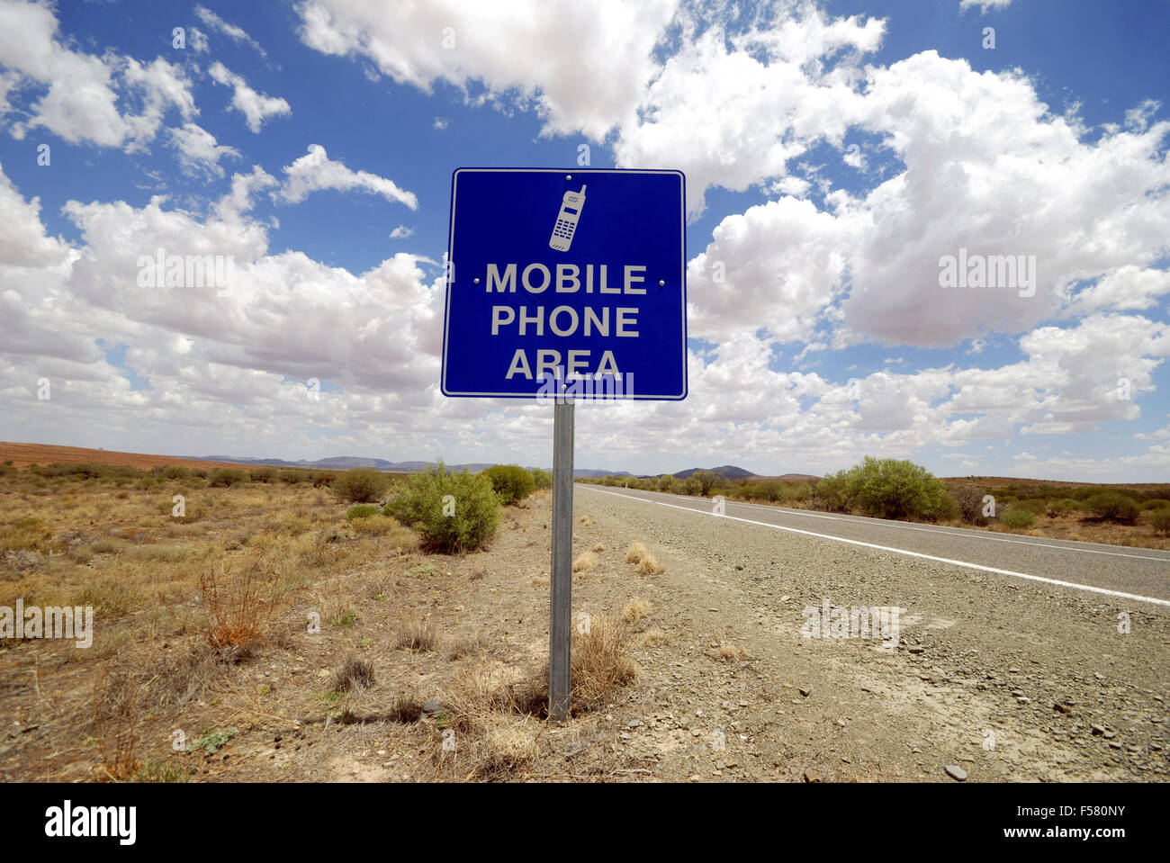 Mobile phone sign in the Australian desert Stock Photo Alamy