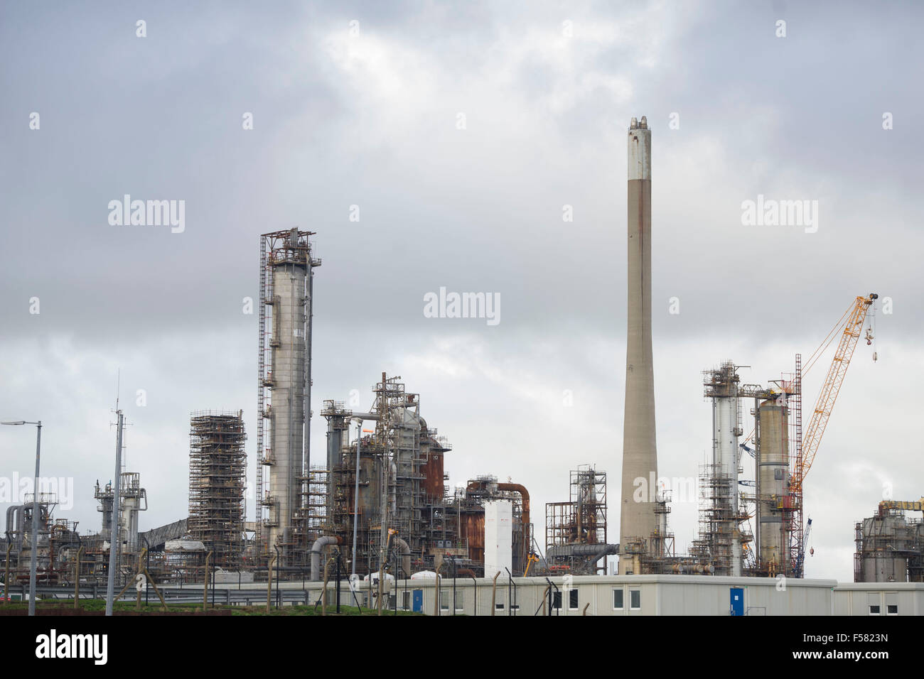 Valero Pembroke oil refinery in Pembrokeshire, Dyfed. Stock Photo