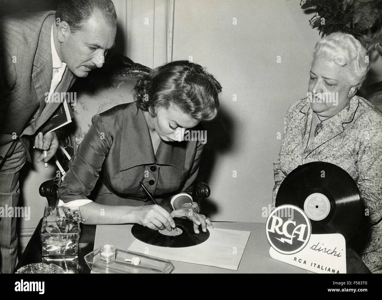 Italian actress Sophia Loren signing a disc for RCA Stock Photo