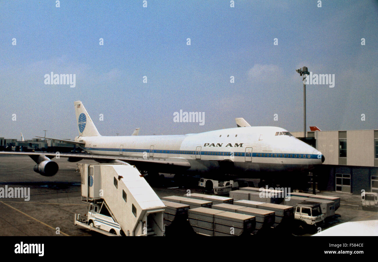 Pan am 747 hi-res stock photography and images - Alamy