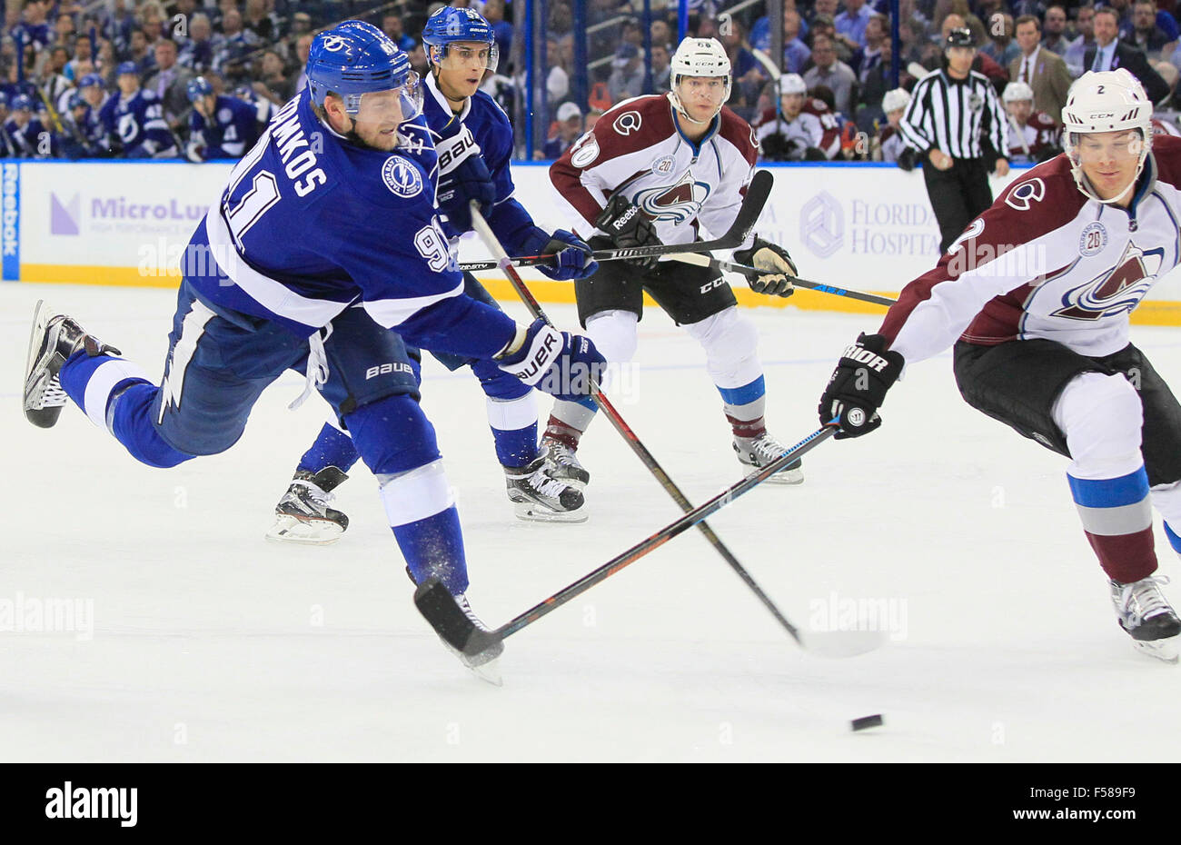 Tampa, Florida, USA. 29th Oct, 2015. Tampa Bay Lightning center Steven Stamkos (91) is unable to score while shooting against the Colorado Avalanche during first period action at the Amalie Arena in Tampa Thursday evening (10/29/15) Credit:  ZUMA Press Inc/Alamy Live News Stock Photo
