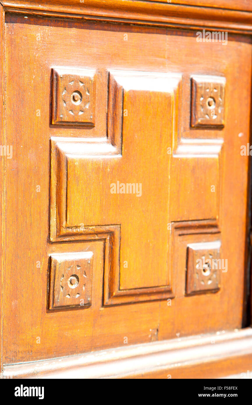 texture of a brown old door in italy europe Stock Photo - Alamy