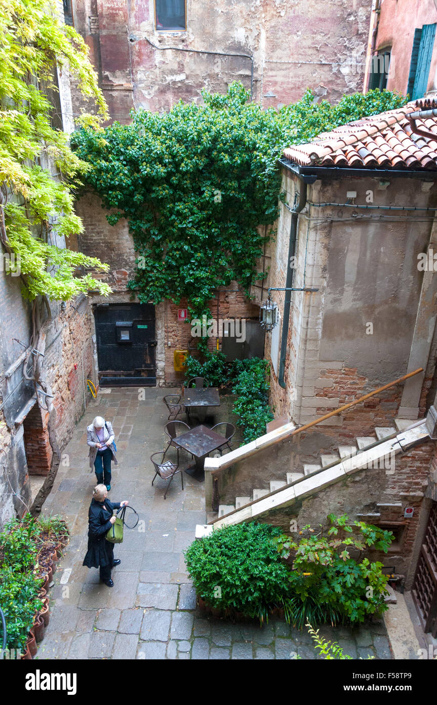 Palazzo interior hi-res stock photography and images - Alamy