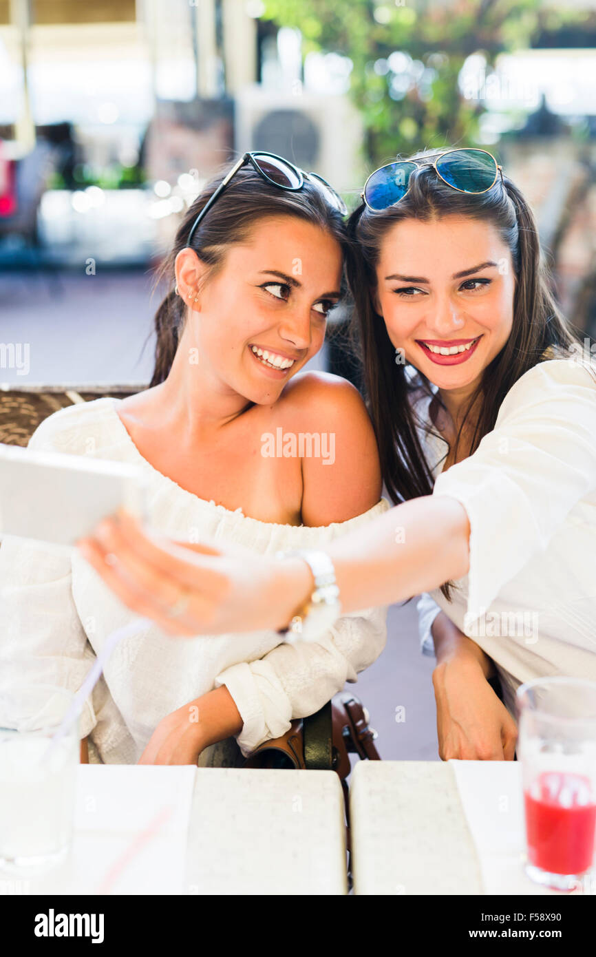 Group of women taking selfie hi-res stock photography and images - Alamy