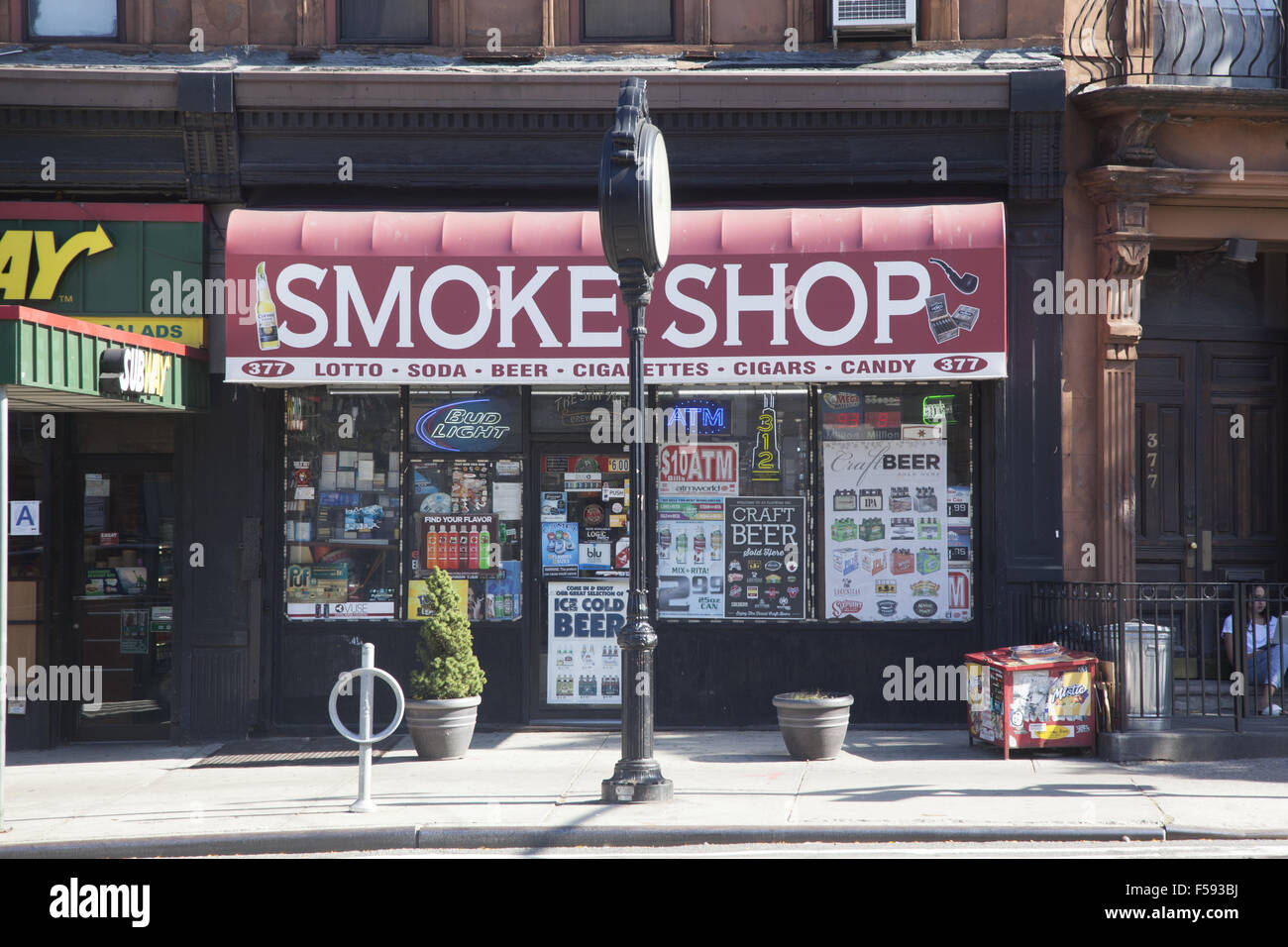 Store smoke shop hi-res stock photography and images
