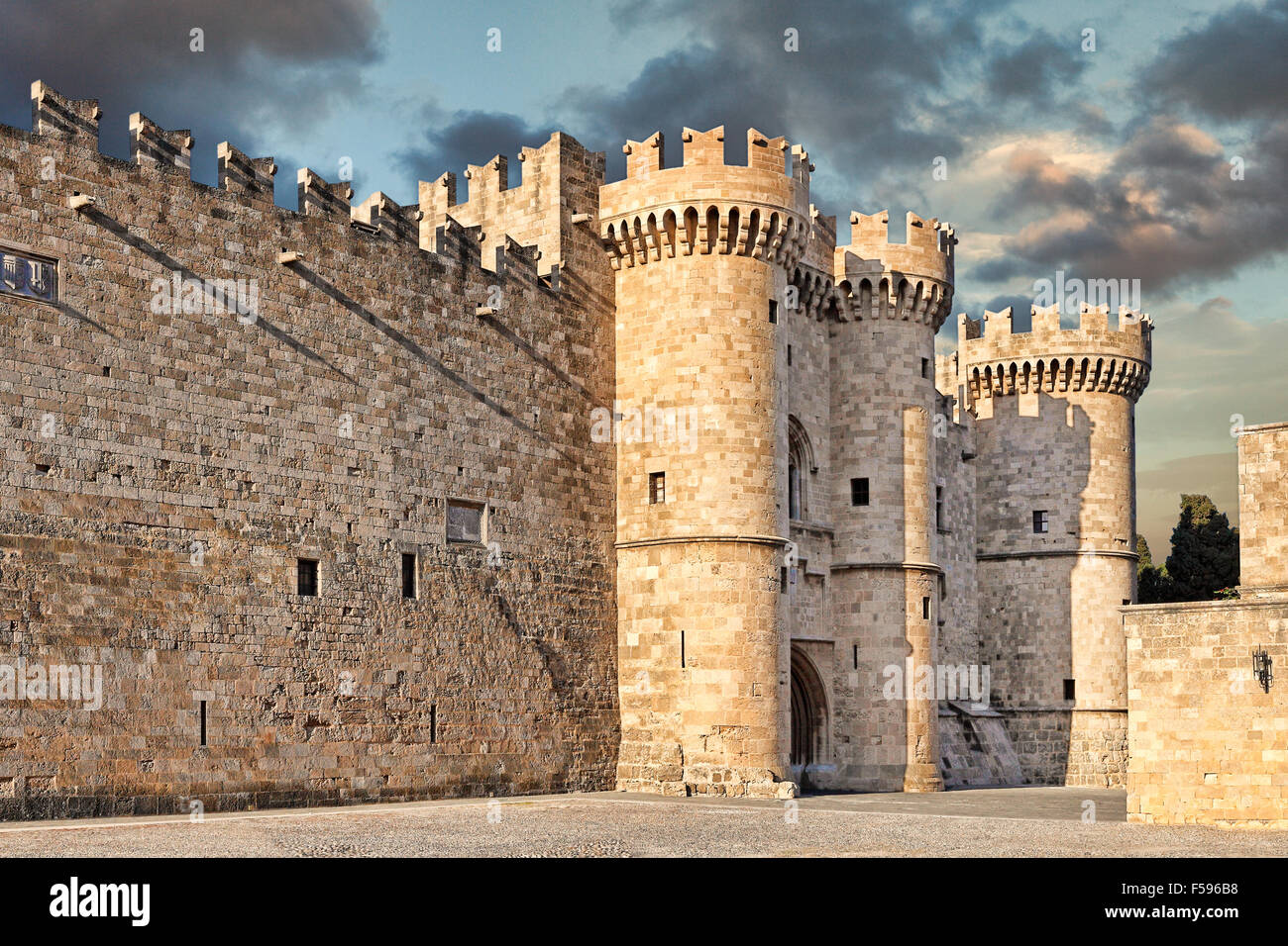 The Palace of the Grand Master ( Byzantine Museum ) in Rhodes Island -  Villa Small Paradise