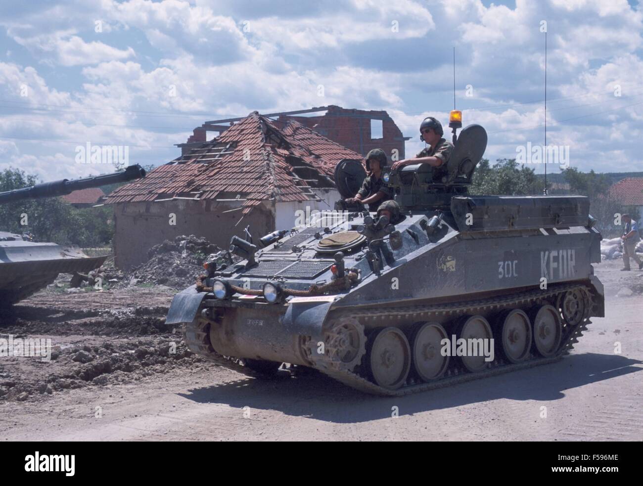 NATO intervention in Kosovo, July 2000, British armored vehicle at the border with the Serbia near city of Podujevo    - Kossovo, veicolo corazzato inglese al confine con la Serbia nei pressi della città di Podujevo Stock Photo