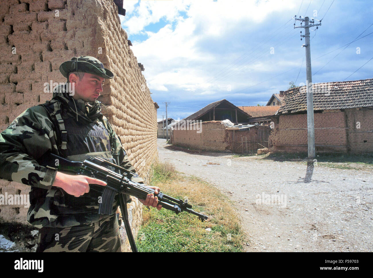 NATO intervention in Kosovo, July 2000, Italian soldiers of mechanized