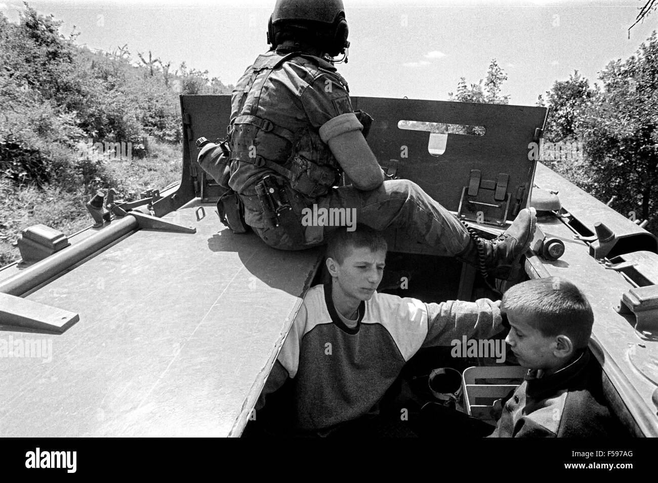 NATO intervention in Kosovo, July 2000, Spanish soldiers managing a school for Serbian children living in an Albanian area Stock Photo