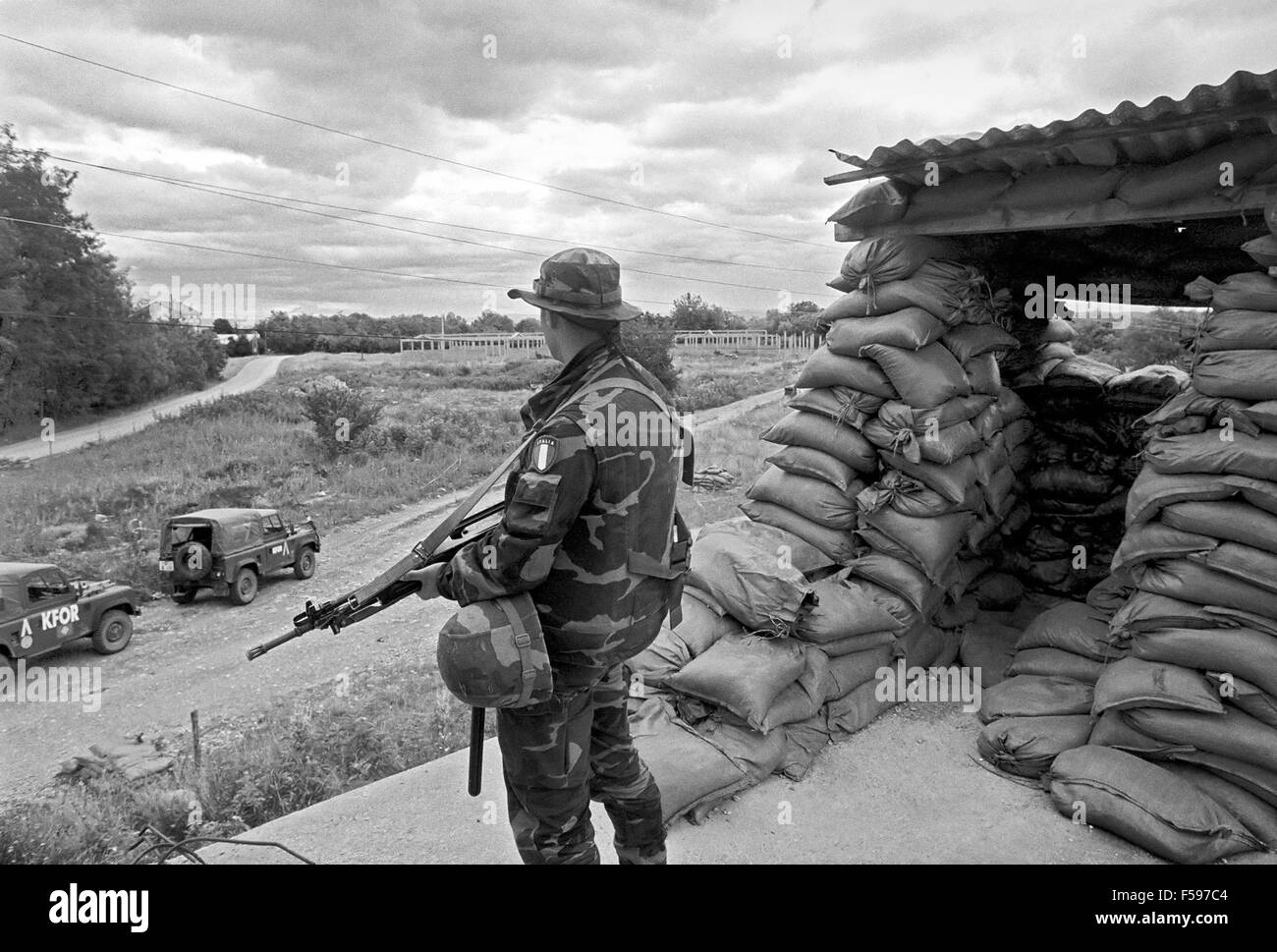 NATO intervention in Kosovo, July 2000,  Italian soldiers of mechanized brigade Sassari garrison the Serbian enclave of Goradzev Stock Photo