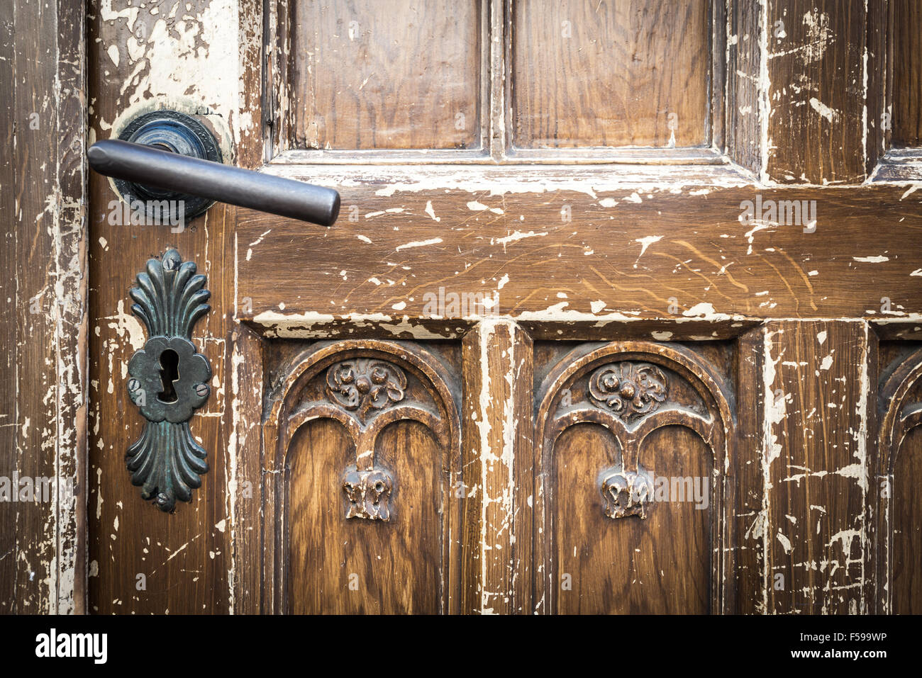 Iron door handle on wooden door hires stock photography and images Alamy