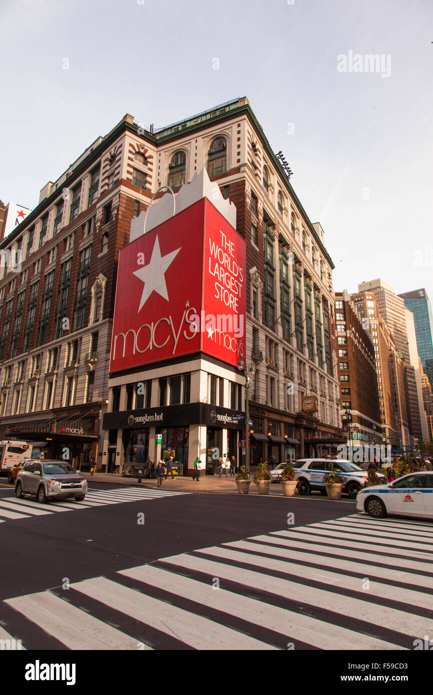 Macys at herald square hi-res stock photography and images - Alamy