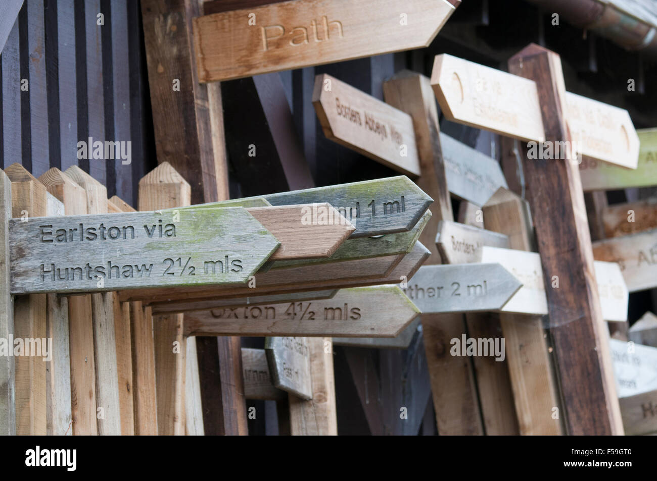 Right of way markers hi-res stock photography and images - Alamy
