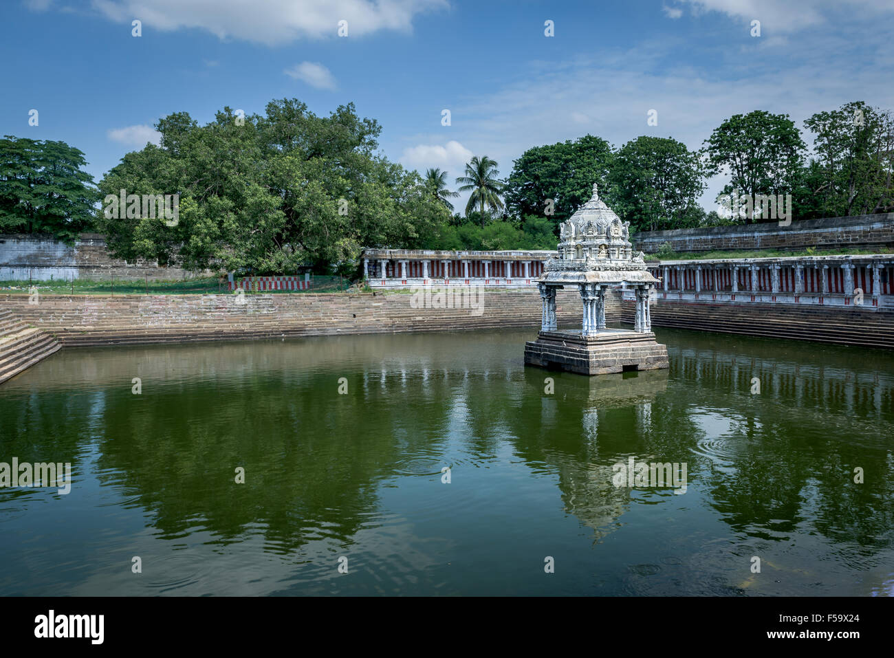 Temple tank (water pond) in Kanchipuram India Stock Photo Alamy
