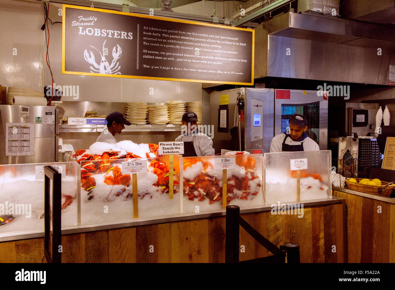 Chelsea market new york lobster hi-res stock photography and images - Alamy