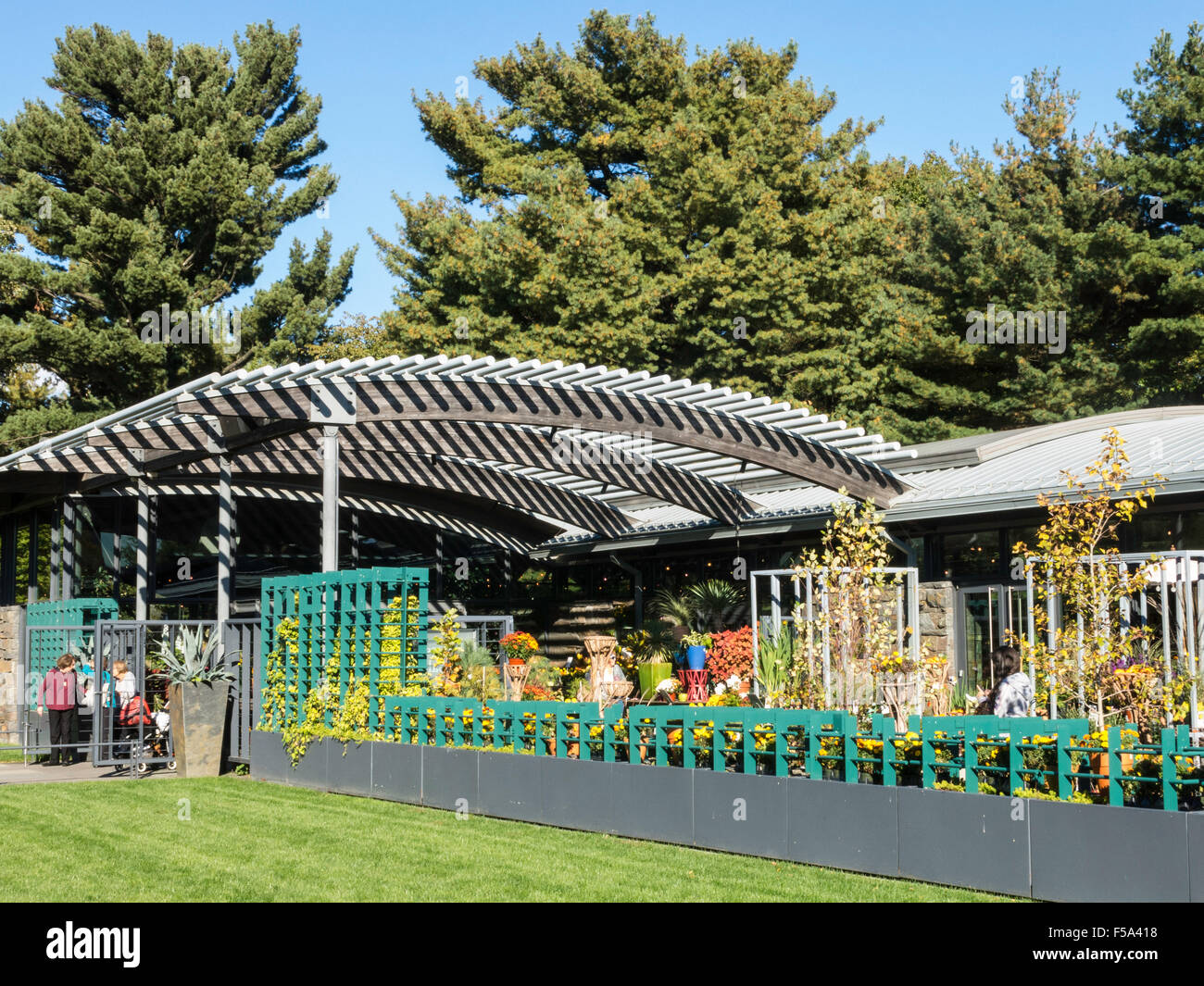 Leon Levy Visitor Center; New York Botanical Garden, The Bronx, NY, USA