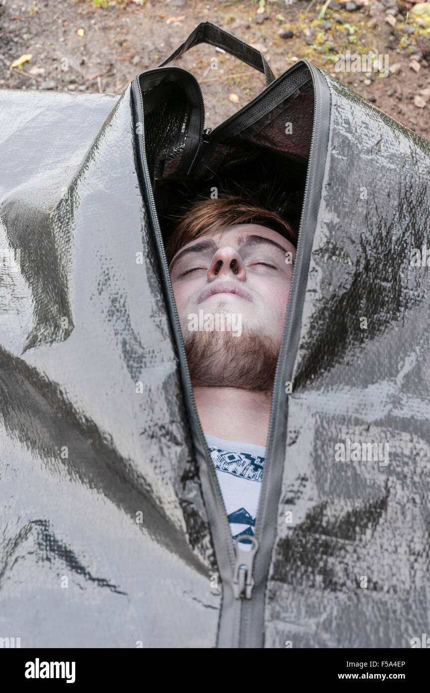 Dead body bag hi-res stock photography and images - Alamy