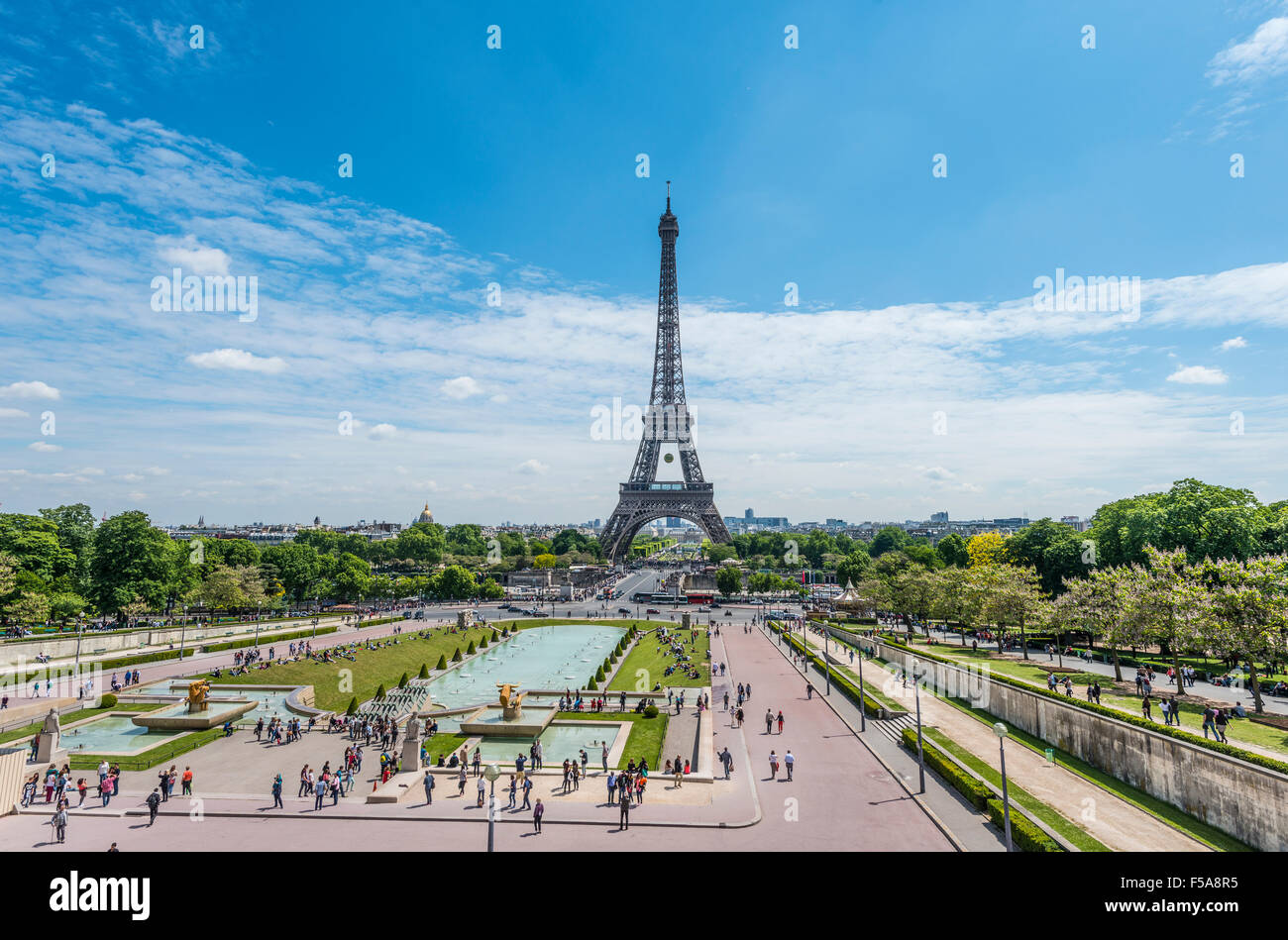 Jardins du trocadero tour eiffel hi-res stock photography and images ...