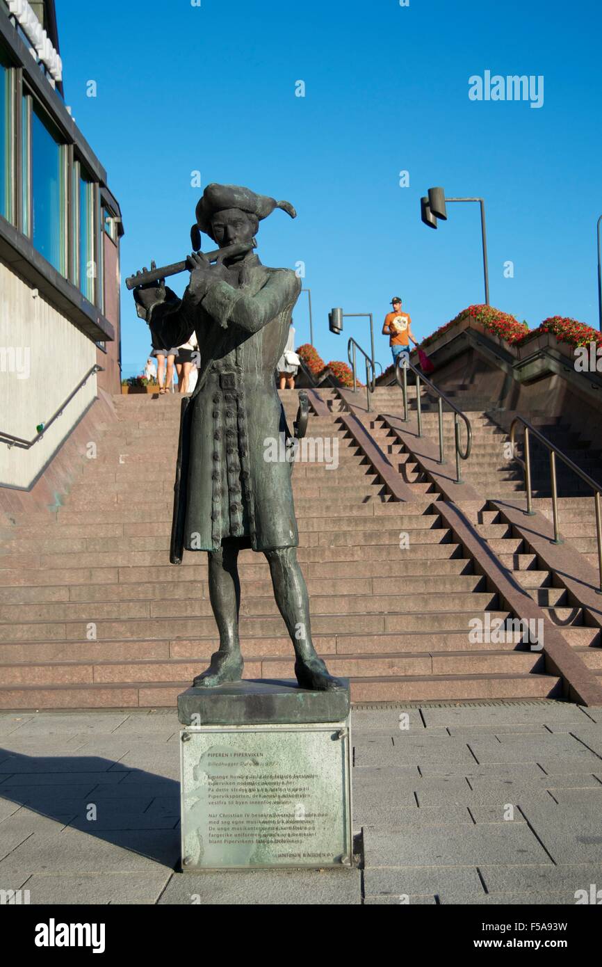 Pied piper statue monument Oslo architecture stone Stock Photo - Alamy