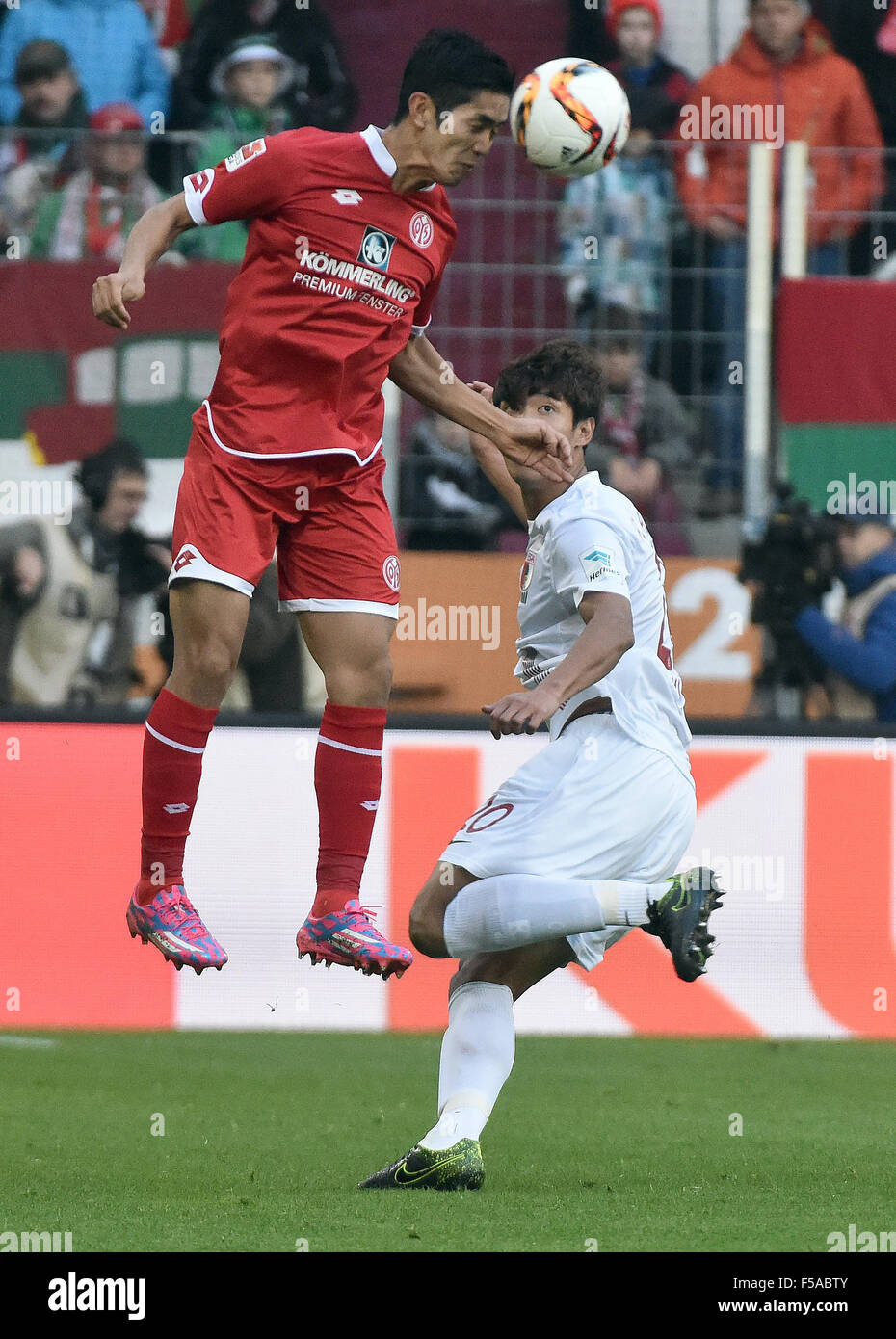 Augsburg, Germany. 31st Oct, 2015. Augsburg's Jeong- Ho Hong (R) and Mainz's Yoshinori Muto vie for the ball during the German Bundesliga soccer match between FC Augsburg and FSV Mainz 05 in Augsburg, Germany, 31 October 2015. Photo: STEFAN PUCHNER/dpa (EMBARGO CONDITIONS - ATTENTION - Due to the accreditation guidelines, the DFL only permits the publication and utilisation of up to 15 pictures per match on the internet and in online media during the match)/dpa/Alamy Live News Stock Photo