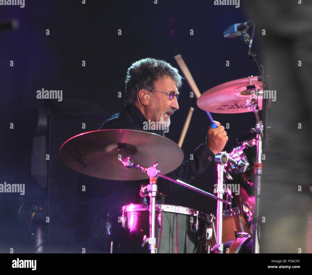 Eddie Jordan drums with his band Eddie and the Robbers Featuring: Eddie ...