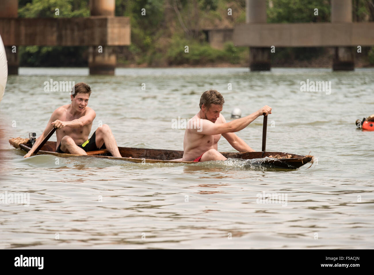 Palmas, Brazil. 30th October, 2015. The Finnish team's canoe takes in water during the canoeing event at the  International Indigenous Games, in the city of Palmas, Tocantins State, Brazil. Credit:  Sue Cunningham Photographic/Alamy Live News Stock Photo