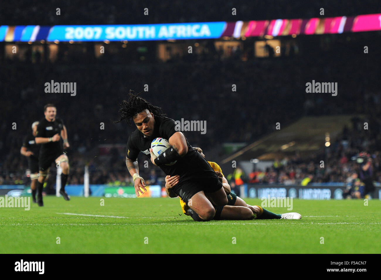 London, UK. 31st October 2015.  Maa Nonu of New Zealand scores a try during the Rugby World Cup Final between New Zealand and Australia - Twickenham Stadium, London.© Cal Sport Media/Alamy Live News Credit:  Cal Sport Media/Alamy Live News Stock Photo