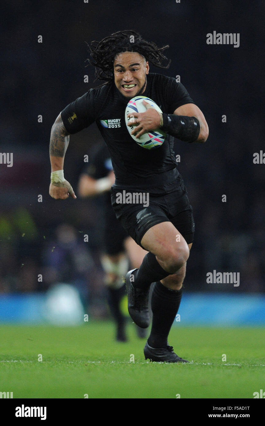 London, UK. 31st October 2015.  Maa Nonu of New Zealand accelerates away to score a try during the Rugby World Cup Final between New Zealand and Australia - Twickenham Stadium, London.© Cal Sport Media/Alamy Live News Credit:  Cal Sport Media/Alamy Live News Stock Photo