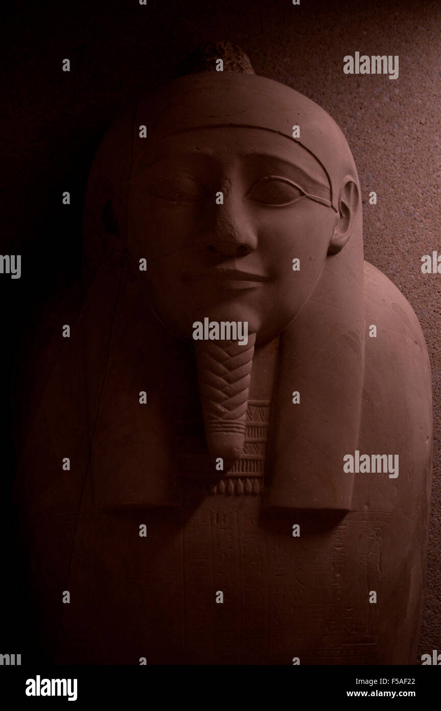 Egyptian statue hi-res stock photography and images - Alamy