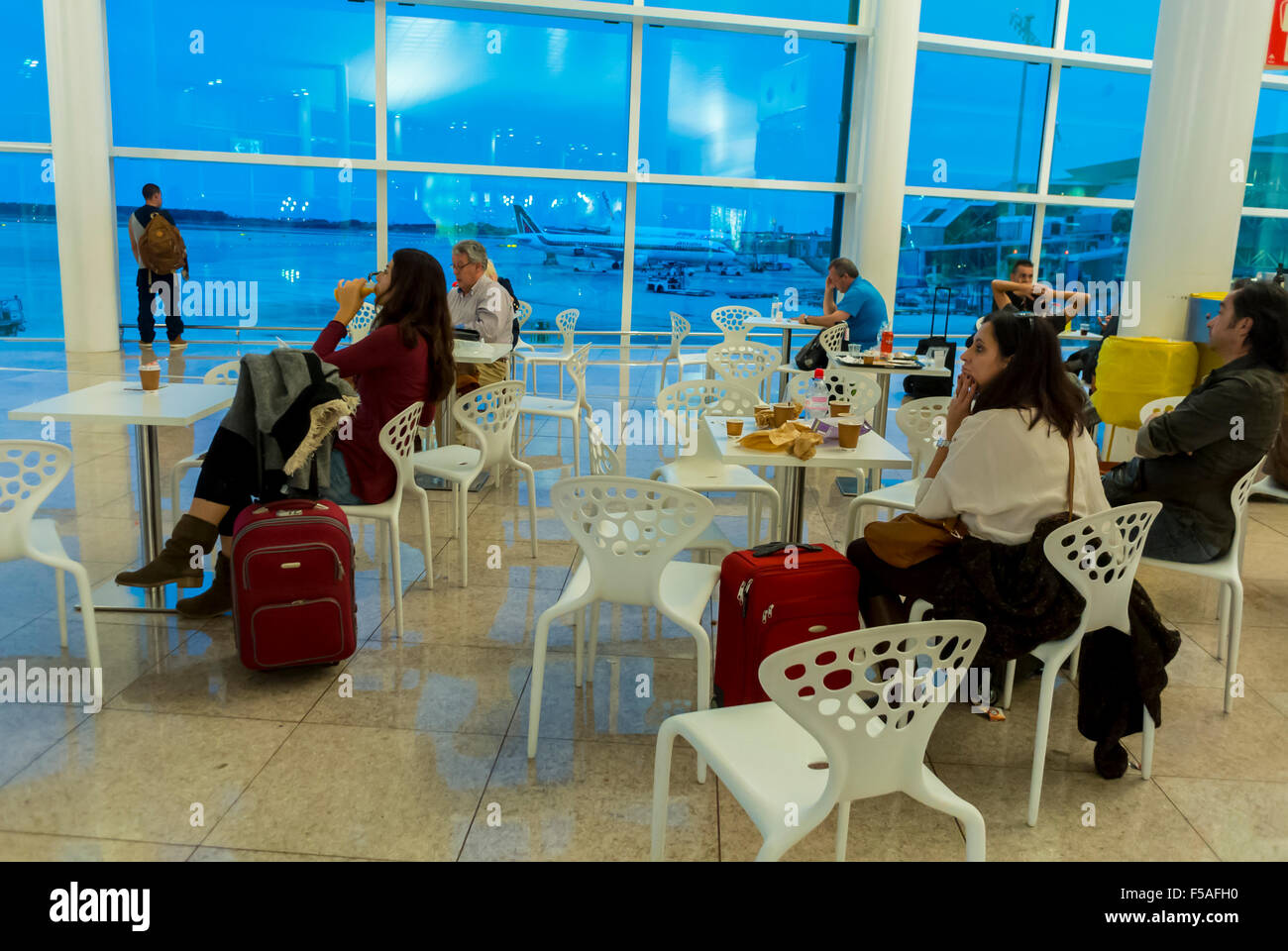 Barcelona, Spain, People Traveling in Airport El Prat, Terminal 1, Scenes, Sitting in Local Cafe, airport coffee shop Stock Photo