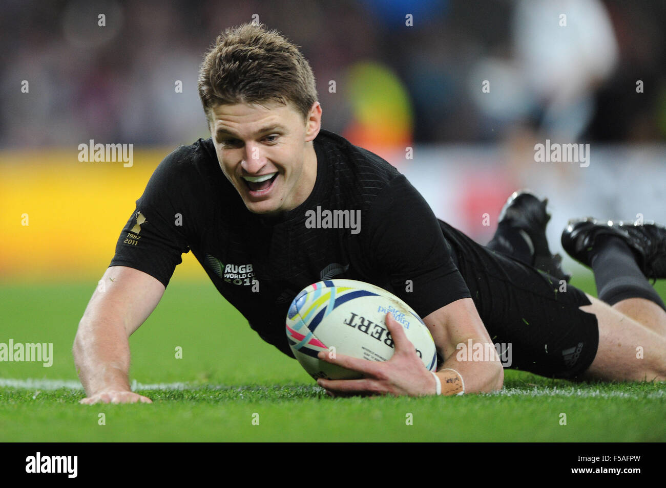 London, UK. 31st October, 2015. Beauden Barrett of New Zealand scores a try  during the Rugby World Cup Final between New Zealand and Australia -  Twickenham Stadium, London. Credit: Cal Sport Media/Alamy