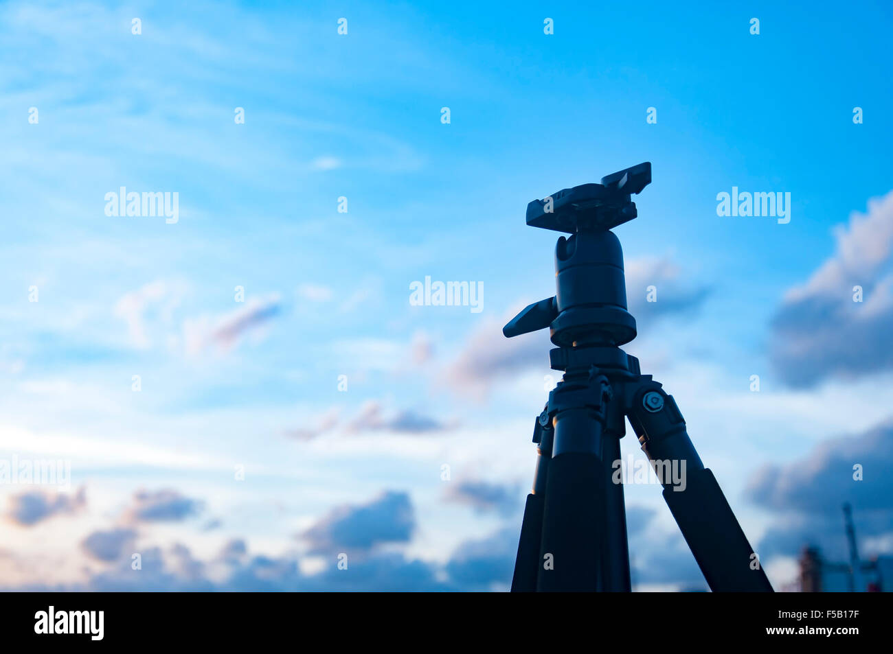 Tripod silhouette hi-res stock photography and images - Alamy