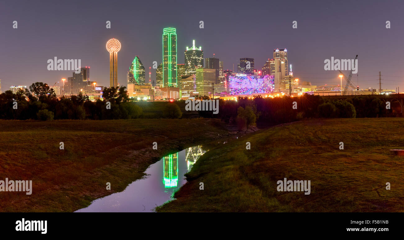 Downtown dallas skyline hi-res stock photography and images - Alamy
