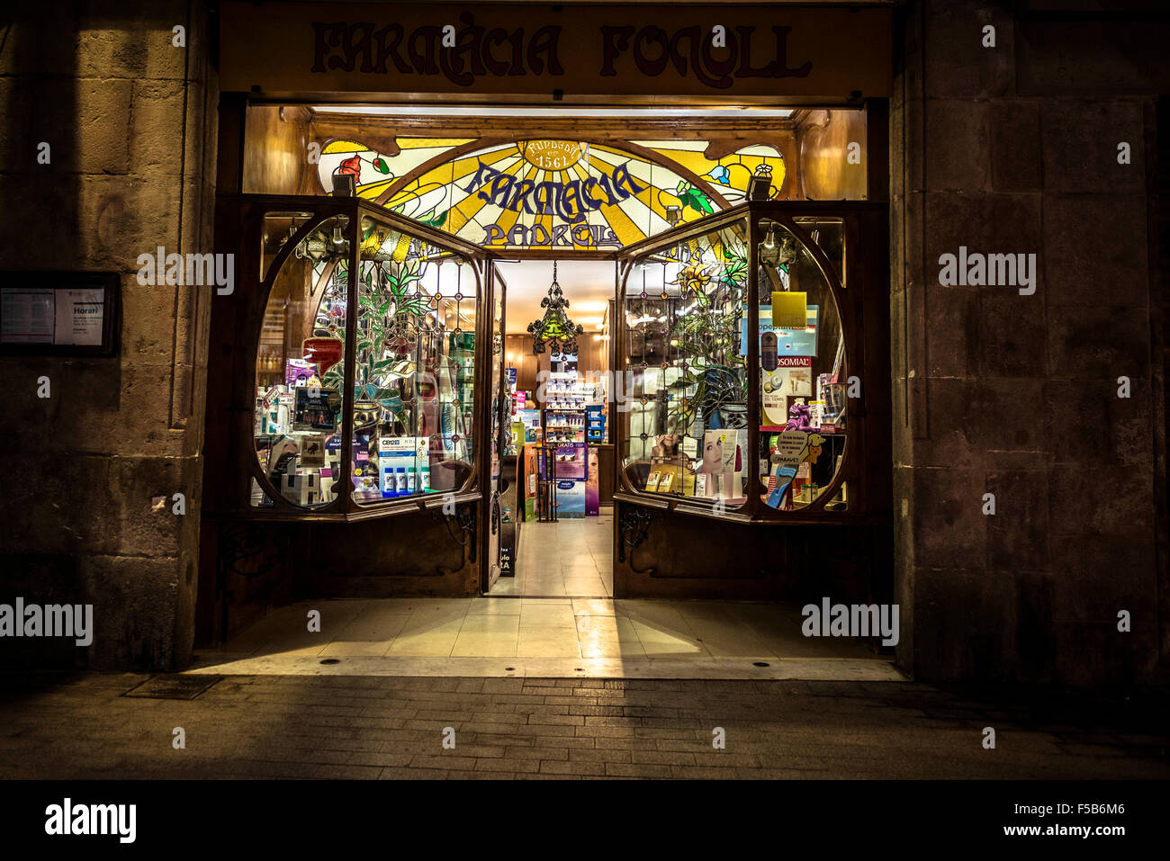 Facade of Drogasil Drugstore Editorial Image - Image of branch