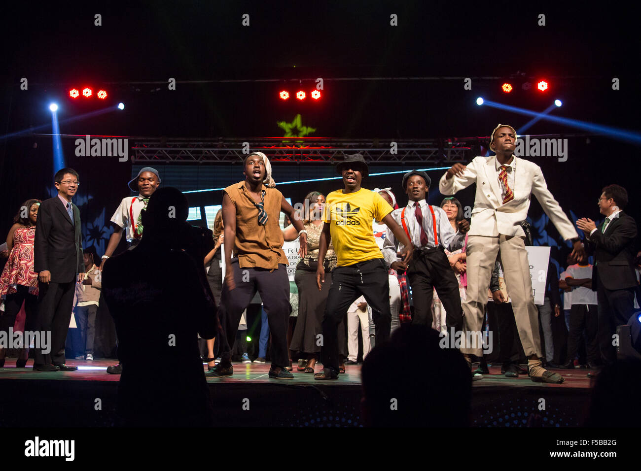 151101) -- HARARE, Nov. 1, 2015 (Xinhua) -- Members of a winning group  celebrate during the final of Zimbabwe's Dreamstar 2015 talent show, in  Harare Oct. 31, 2015. The show, organized by