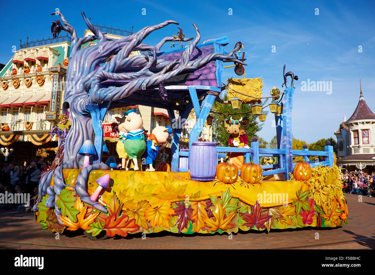 Halloween Parade Along Main Street Disneyland Paris Marne-la-Vallee Chessy France Stock Photo