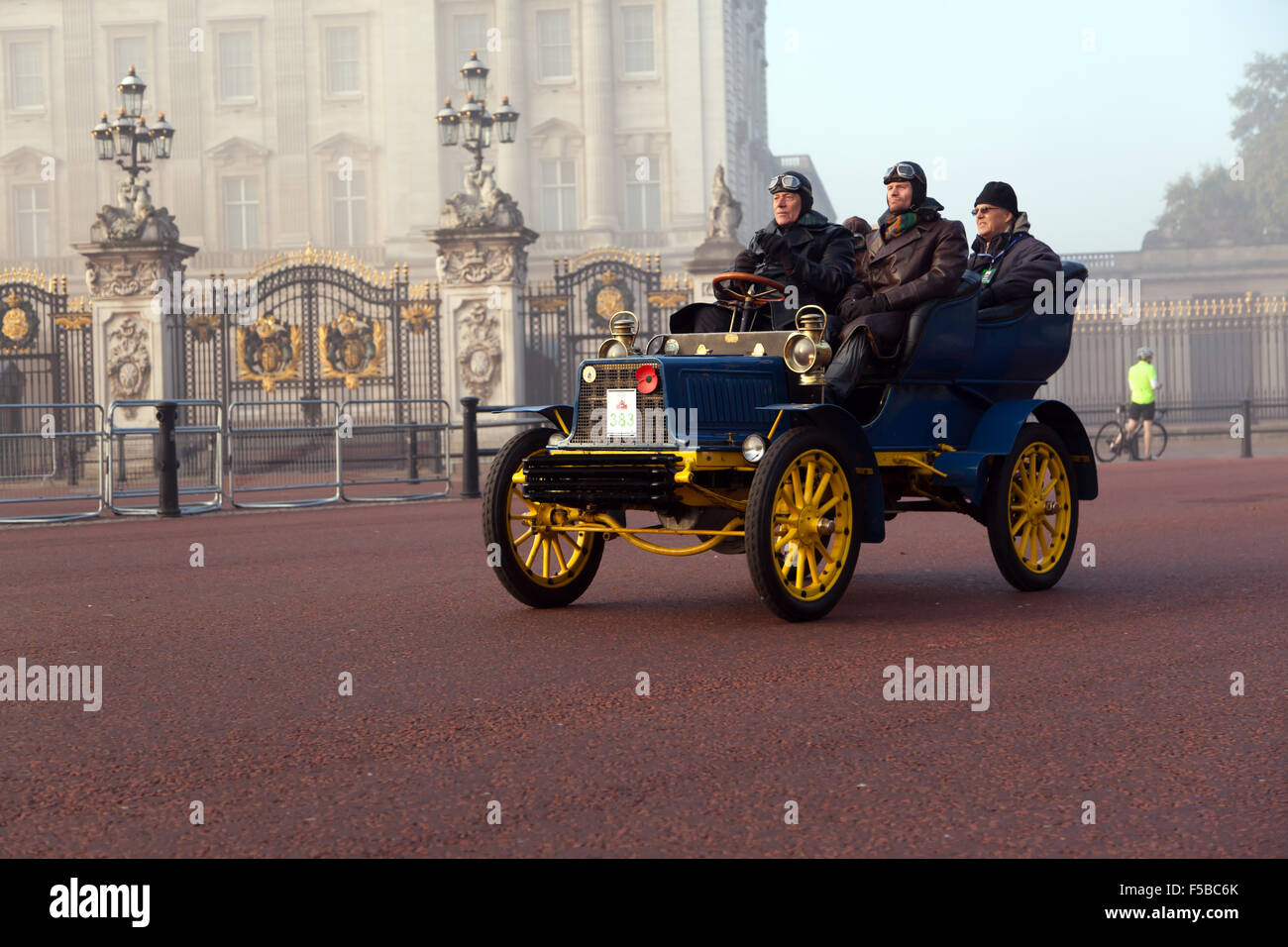 A 1904 Pope-Toledo, passes in front of Buckingham Palace on a foggy morning, during the  London to Brighton Veteran car run, Stock Photo