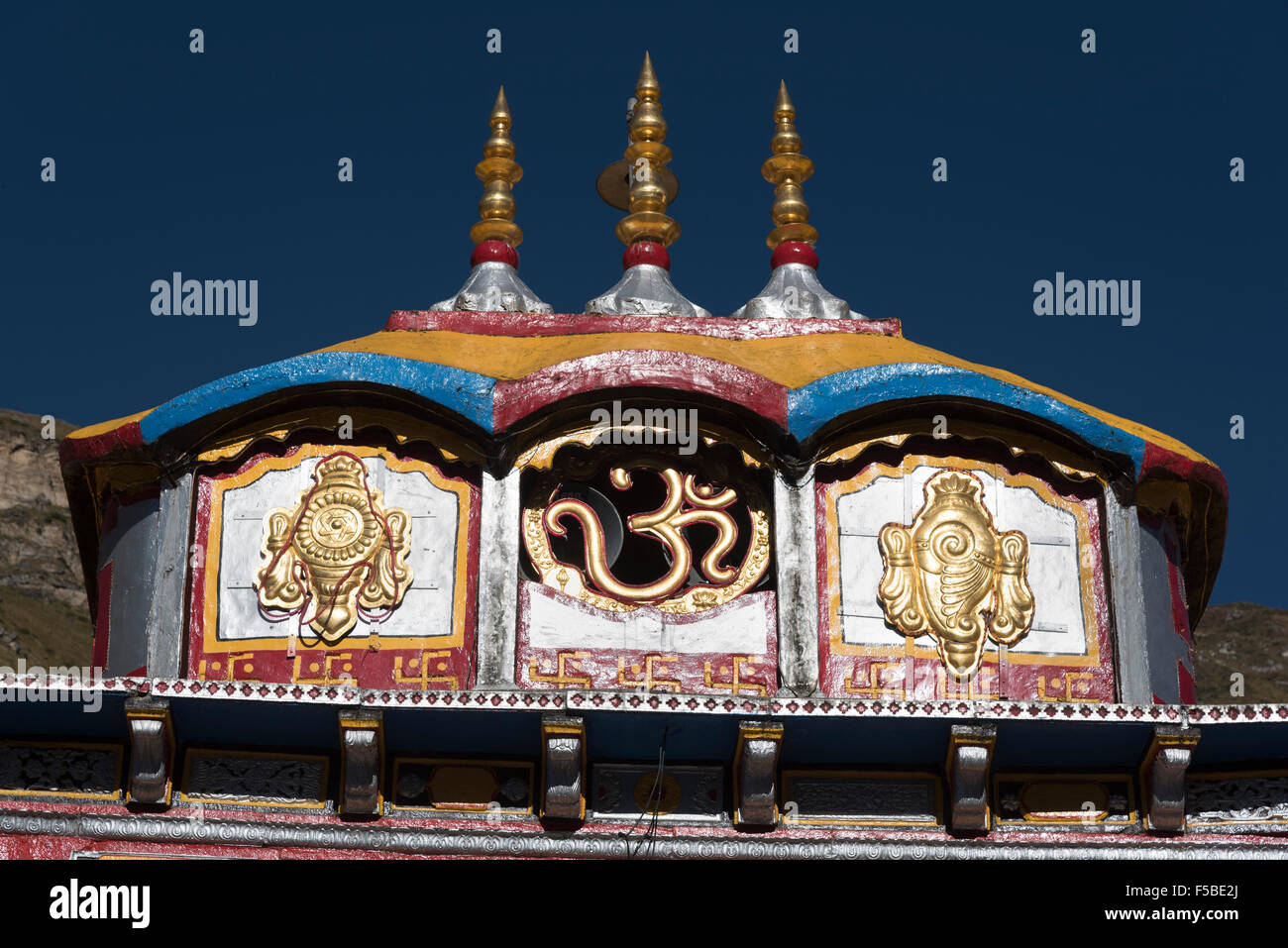 Badrinath Temple top Head Details, Garhwal Himalayas, India. The temple of Badrinath, one of Hinduism's holiest pilgrimage spots Stock Photo